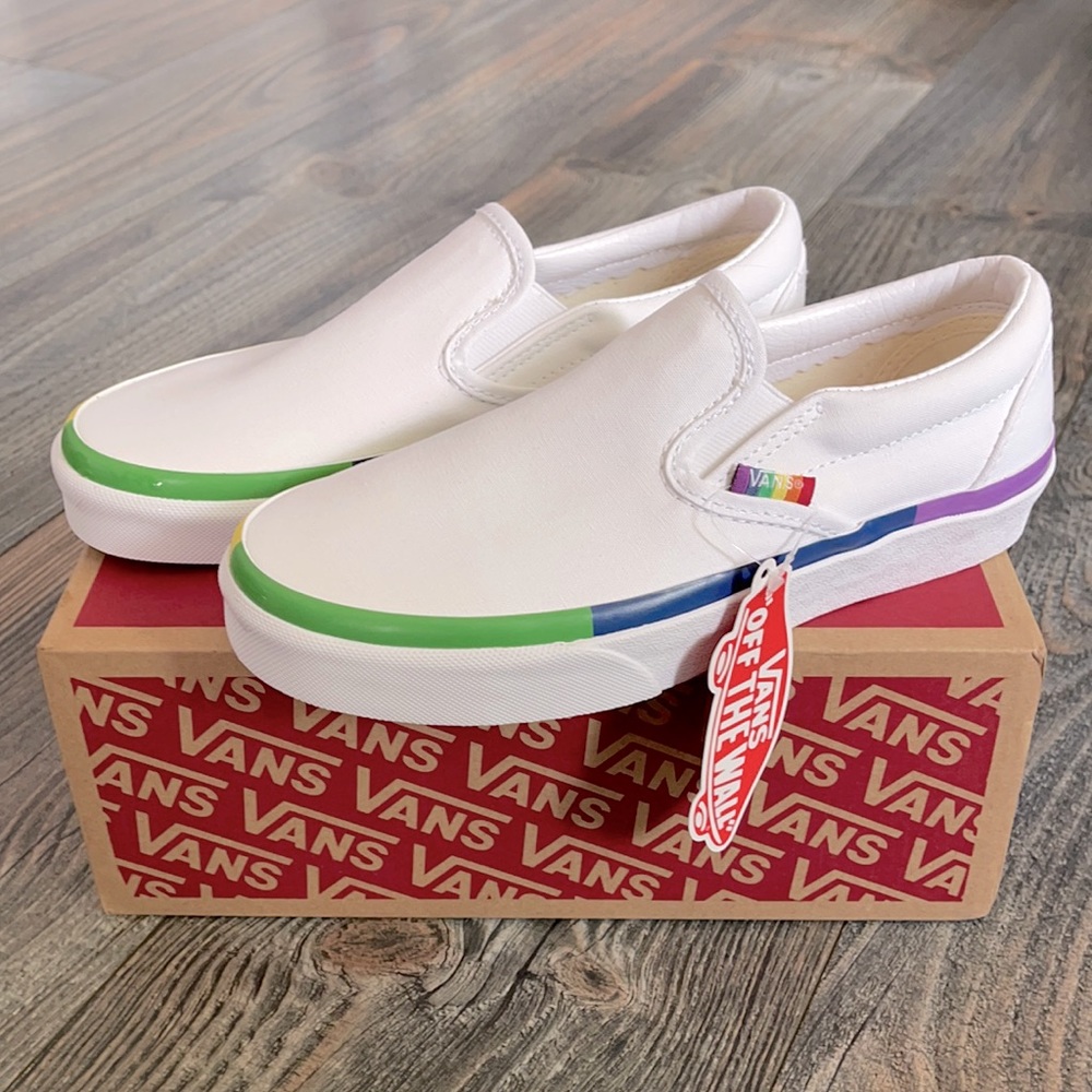 🌈NWT women’s Vans Rainbow Foxing canvas slip-ons